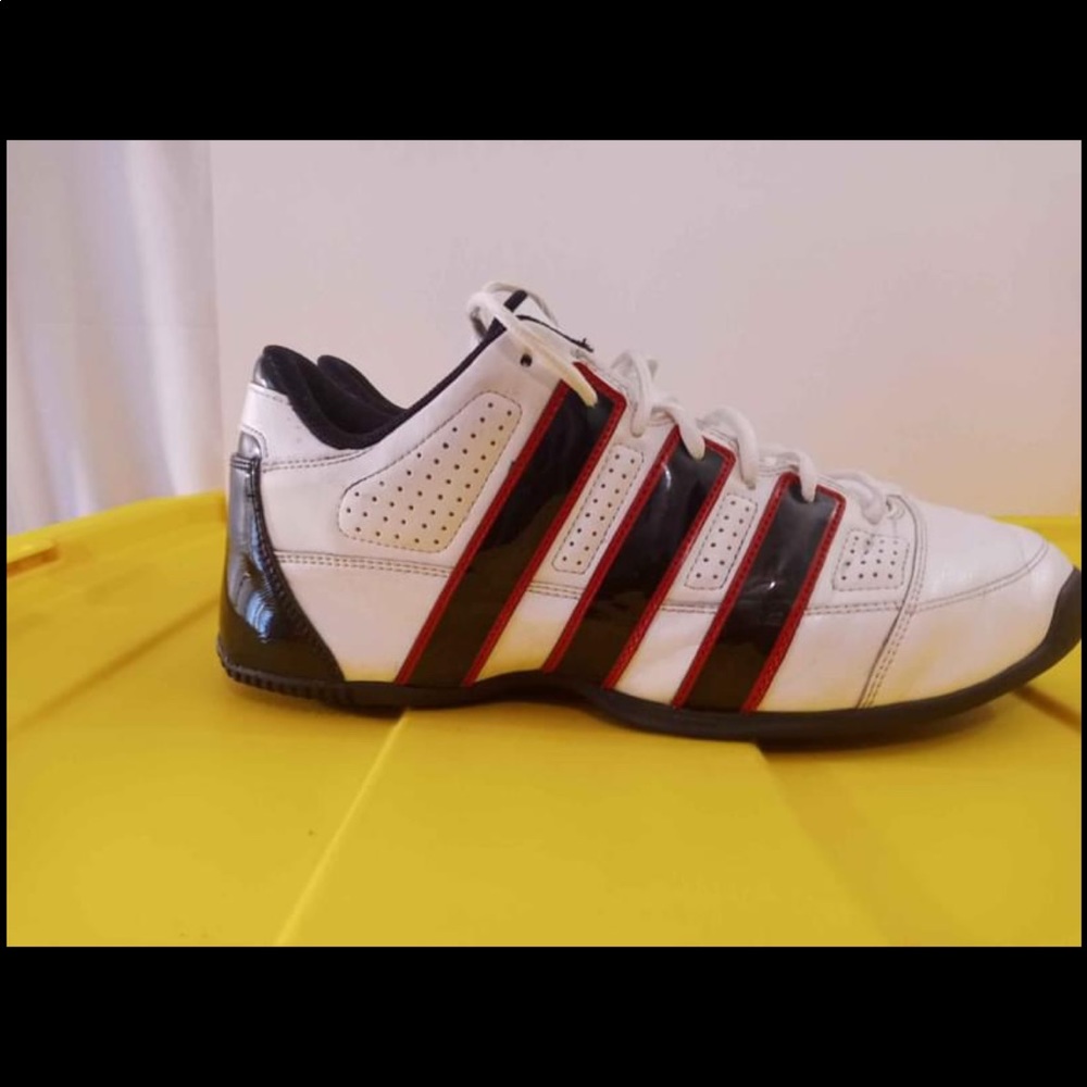 MEN'S ADIDAS TENNIS SNEAKERS - SIZE 10.5